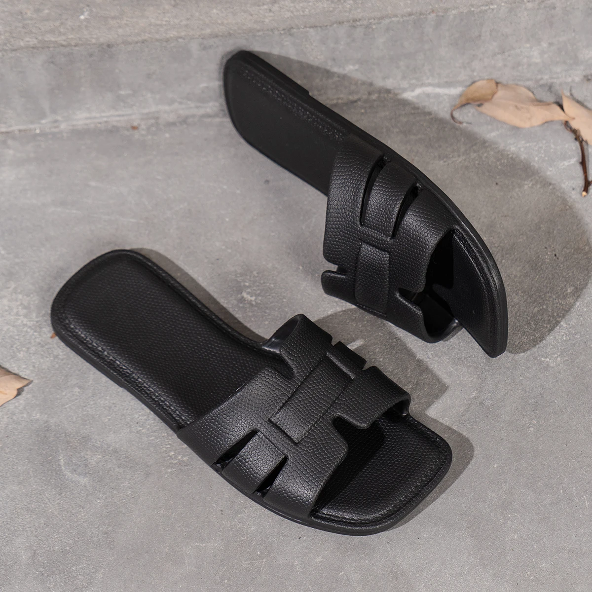 Women's Summer Fashion Lightweight Breathable Comfortable Open Toe Flat Sandals Suitable for Beach Pool Bathroom Slippers