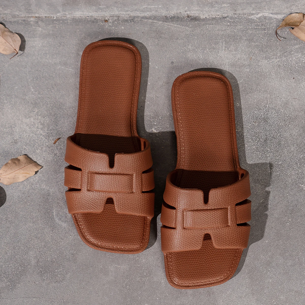Women's Summer Fashion Lightweight Breathable Comfortable Open Toe Flat Sandals Suitable for Beach Pool Bathroom Slippers