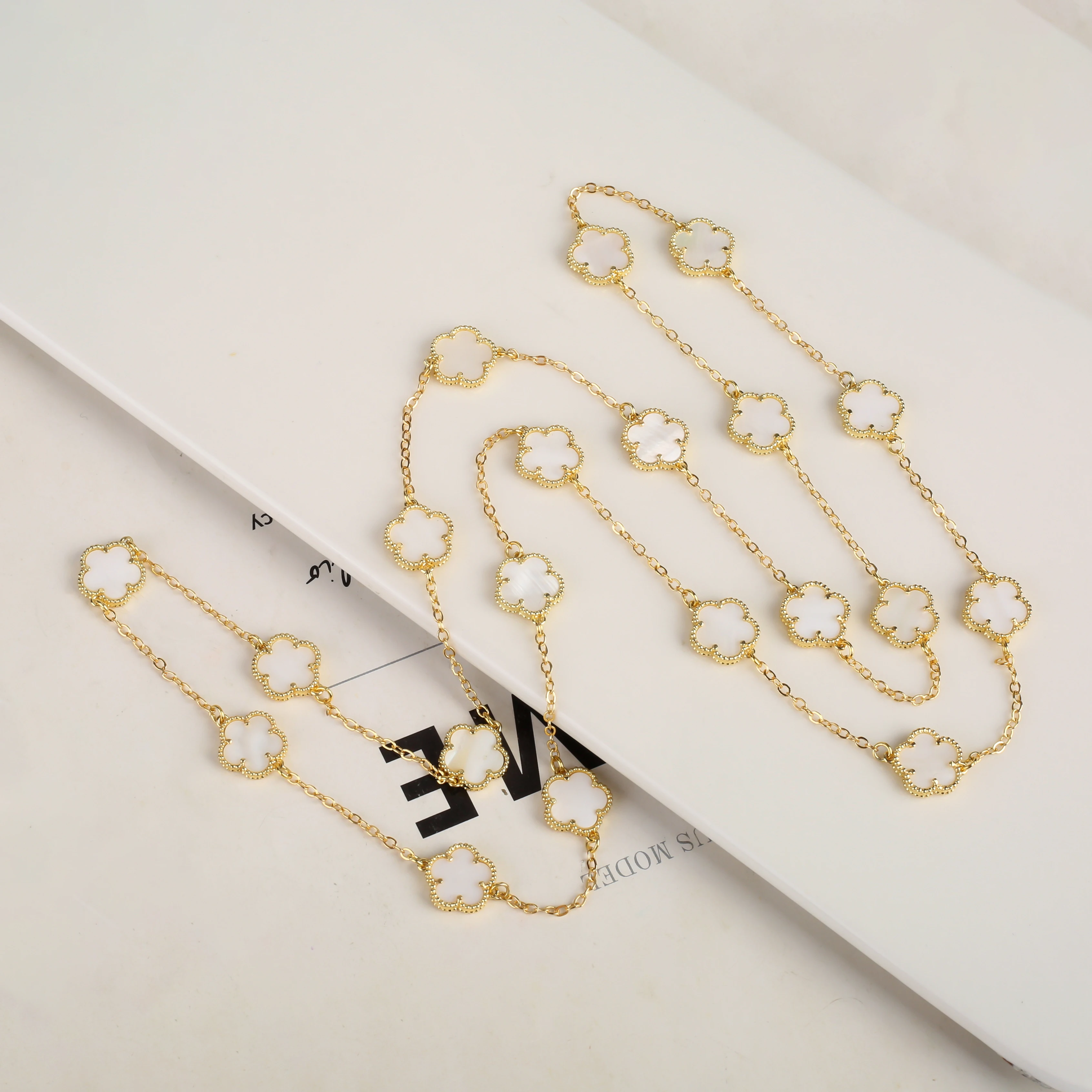 Natural Stone Shell Plant Five Leaf Flower Creative 20 Leaf Pendant Necklace Sweater Chain Women's Advanced Gift Clover