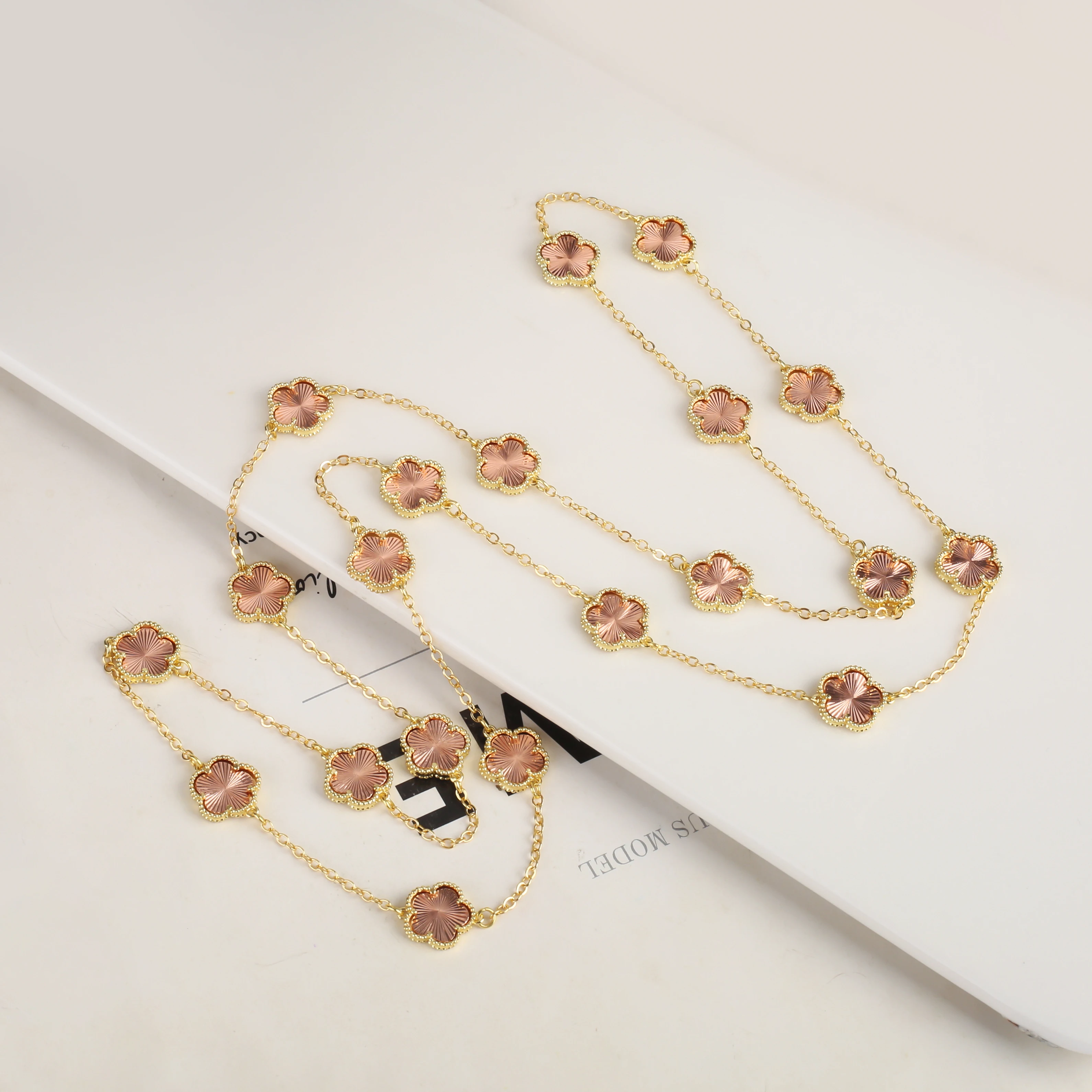Natural Stone Shell Plant Five Leaf Flower Creative 20 Leaf Pendant Necklace Sweater Chain Women's Advanced Gift Clover