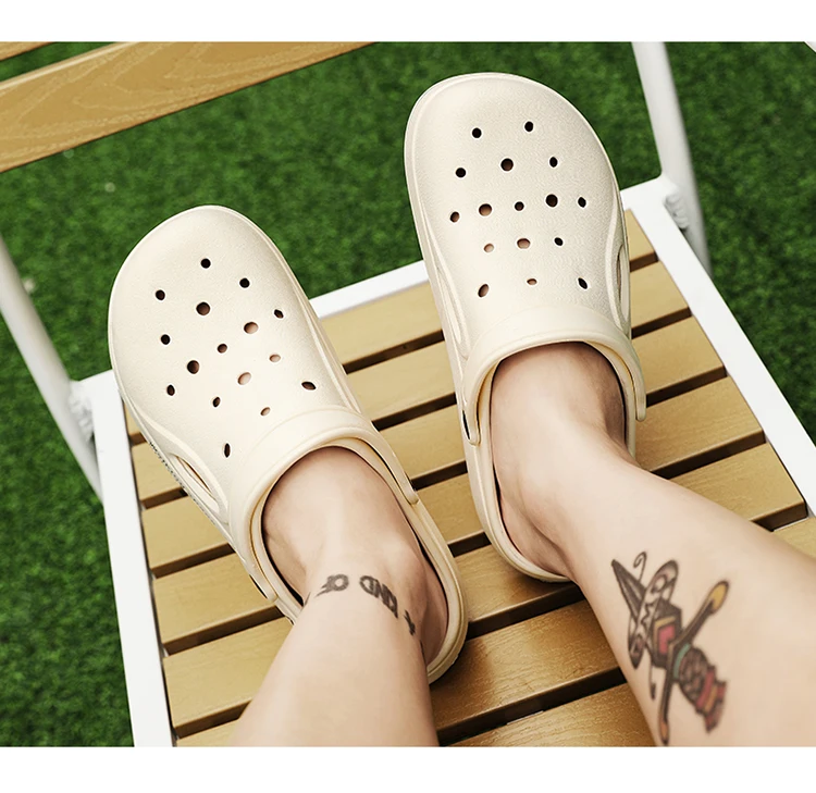 Classic Hole Shoes for Men Outdoor Beach Sandals Non slip Home Garden Shoes Baotou Fashion Casual Slippers Lightweight Mules