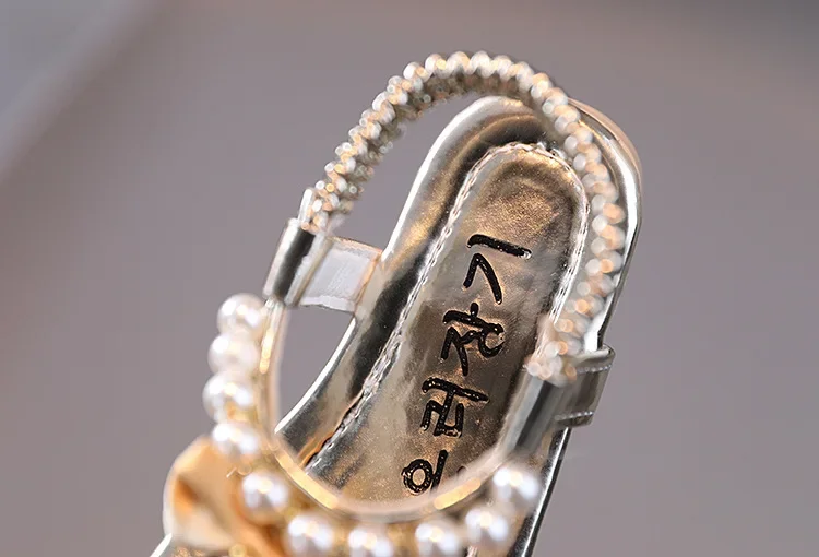 Girls Pearls Sandals Rhinestone Kids Gladiator Sandals Butterfly-knot Princess Children's Sandals Flip Flops Beach Shoes Soft