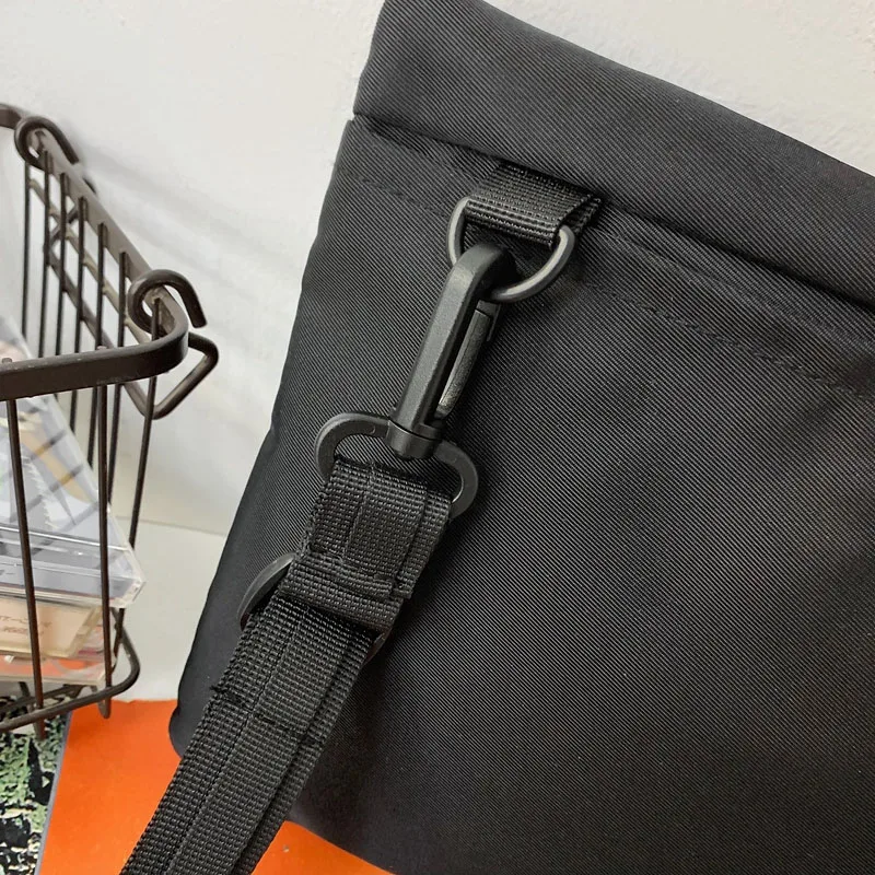 Streetwear Unisex Nylon Tactical Messenger Bags Casual Bullet Bessenger Bag Hip Hop Vest Bag Function Tactics Phone Shoulder Bag