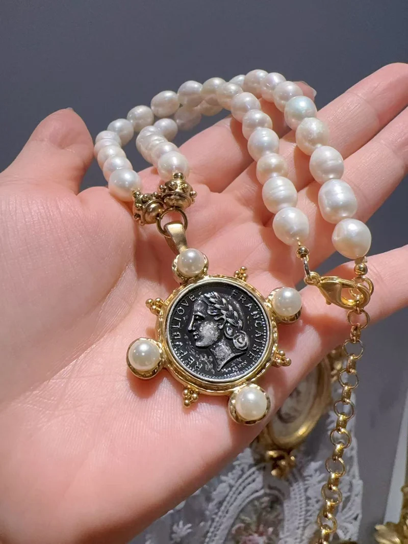 Antique Beauty Portrait Coin Pendant Pearl Necklace For Woman Choker Vintage Jewelry Gold Color Retro Style Accessories Classic