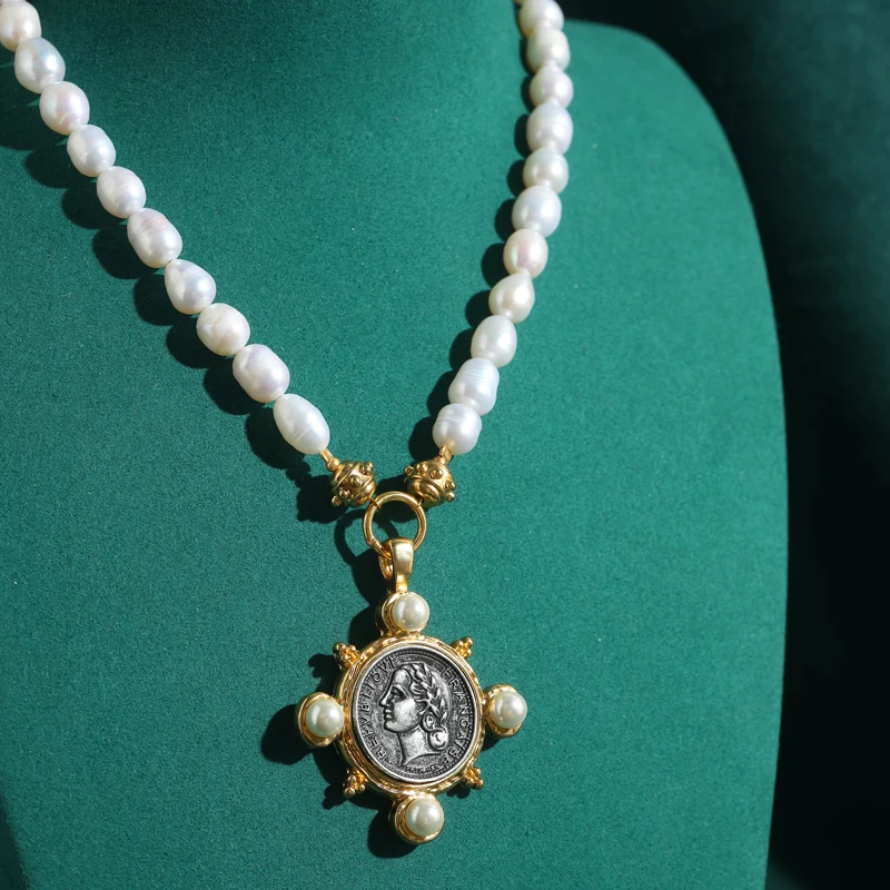 Antique Beauty Portrait Coin Pendant Pearl Necklace For Woman Choker Vintage Jewelry Gold Color Retro Style Accessories Classic