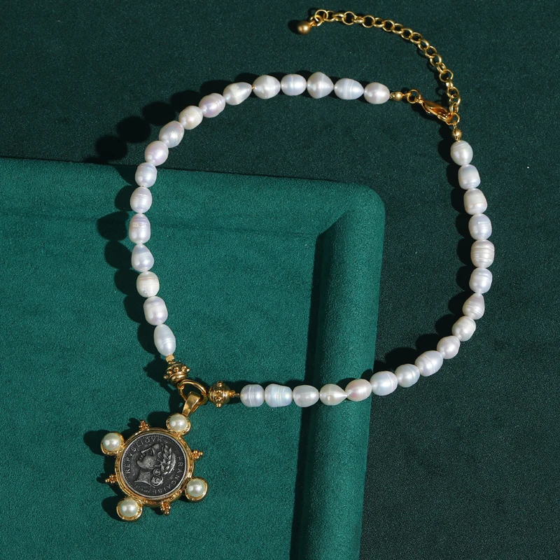 Antique Beauty Portrait Coin Pendant Pearl Necklace For Woman Choker Vintage Jewelry Gold Color Retro Style Accessories Classic