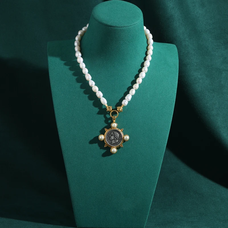 Antique Beauty Portrait Coin Pendant Pearl Necklace For Woman Choker Vintage Jewelry Gold Color Retro Style Accessories Classic