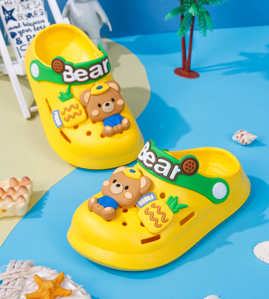 Children’s Garden Shoes Sandals Lightweight Anti-slip Hollow For Girls & Boys Cartoon Slip On Closed Toe Clogs Kids‘ Slippers
