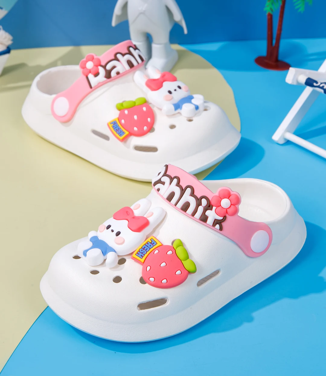 Children’s Garden Shoes Sandals Lightweight Anti-slip Hollow For Girls & Boys Cartoon Slip On Closed Toe Clogs Kids‘ Slippers