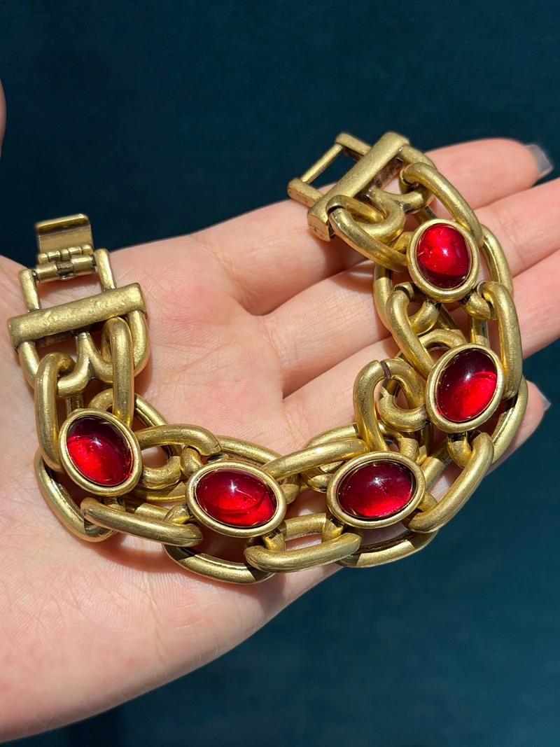 Vintage Oval Red Bracelets For Woman High Quality Gold Color Made Of Natural Stones Charm Girls Wedding Jewelry Bangles Chunky