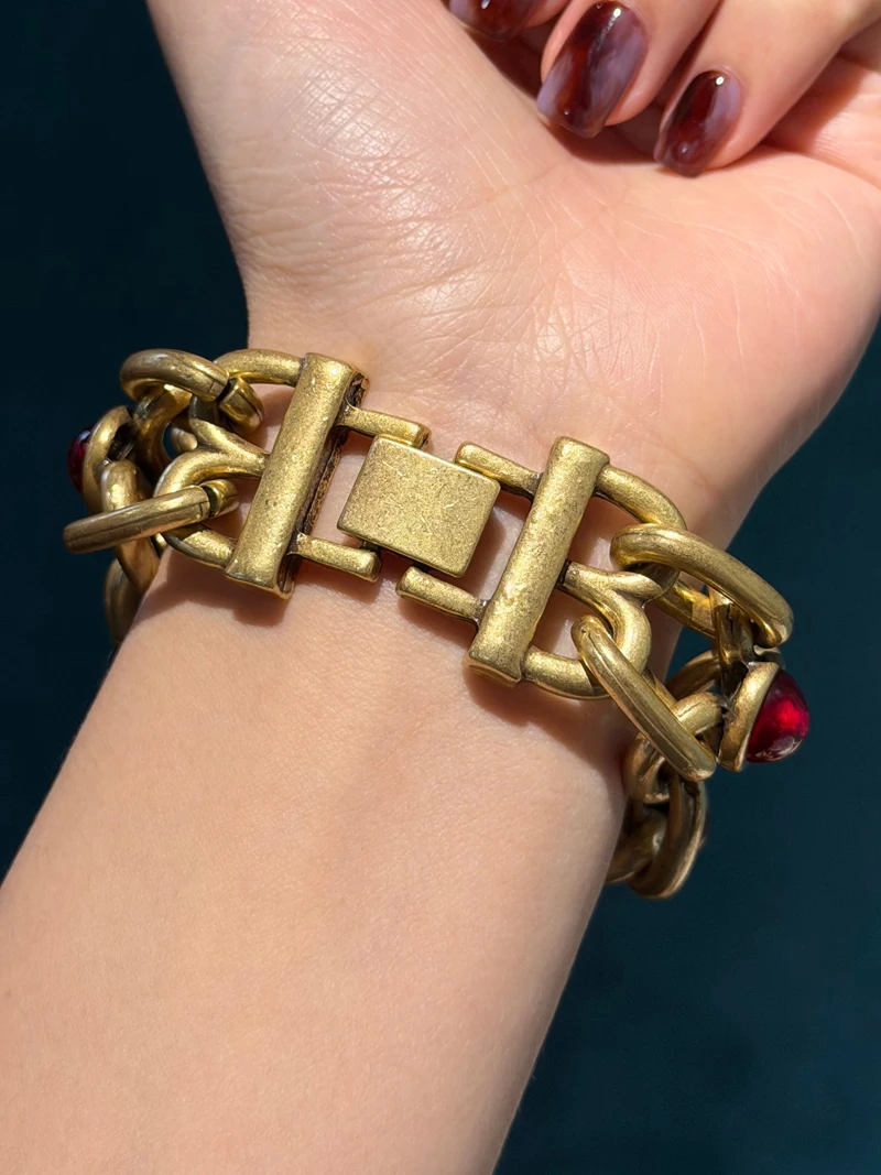 Vintage Oval Red Bracelets For Woman High Quality Gold Color Made Of Natural Stones Charm Girls Wedding Jewelry Bangles Chunky