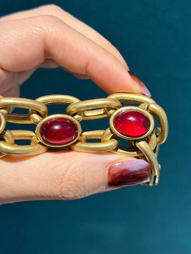 Vintage Oval Red Bracelets For Woman High Quality Gold Color Made Of Natural Stones Charm Girls Wedding Jewelry Bangles Chunky