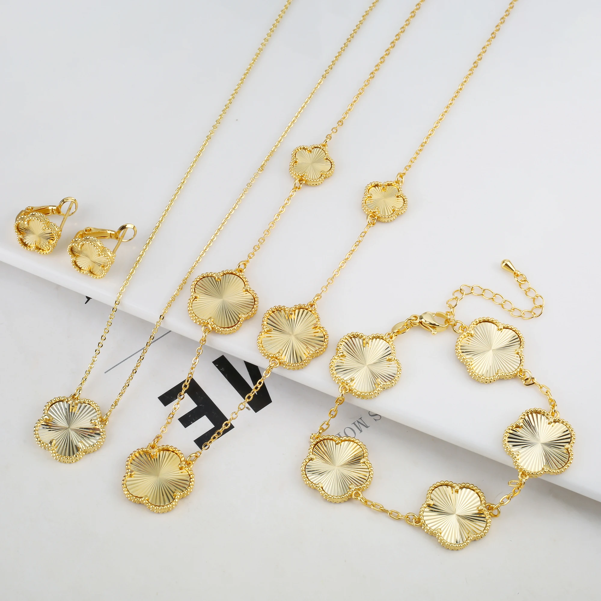 2025 Luxury Hot Selling Shiny Metal New Design Plant Five Leaf Flower Set 15mm Double Sided Women's Gilded Gift Clover