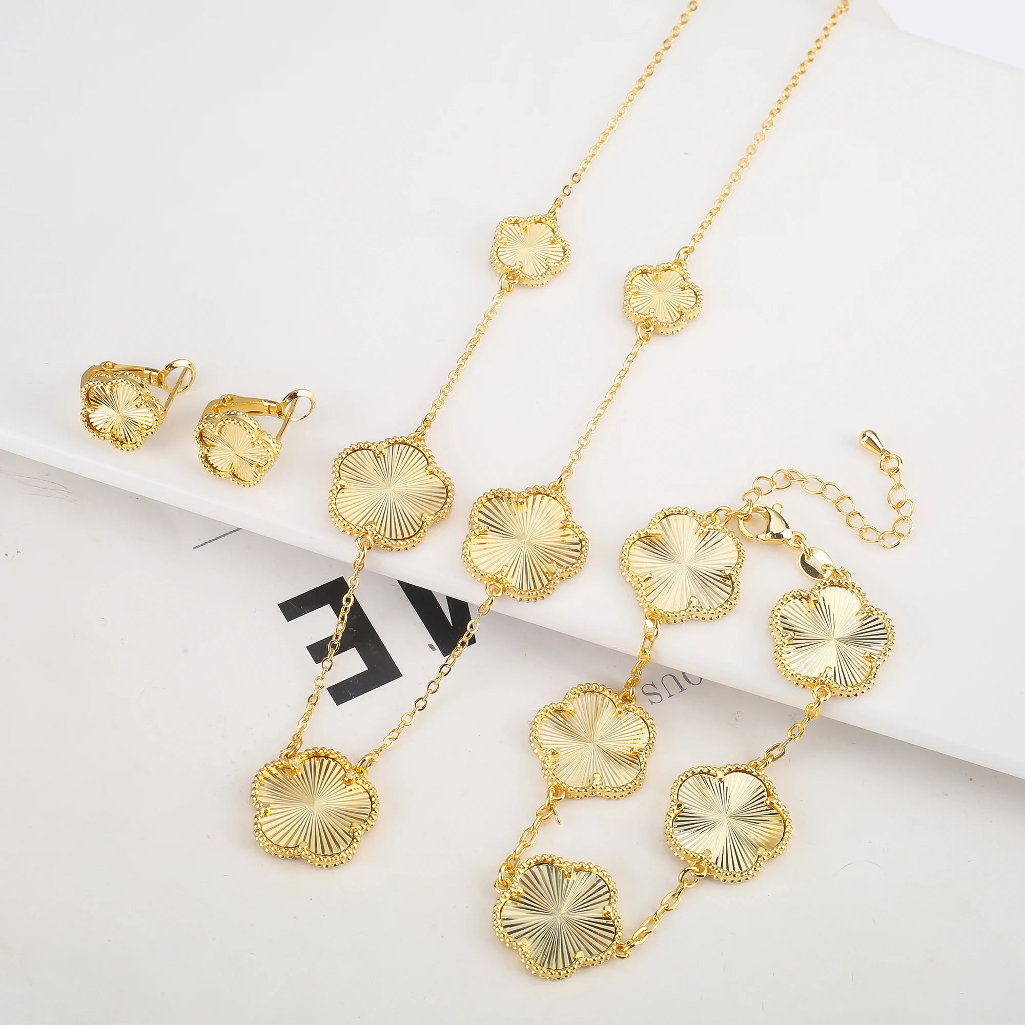 2025 Luxury Hot Selling Shiny Metal New Design Plant Five Leaf Flower Set 15mm Double Sided Women's Gilded Gift Clover