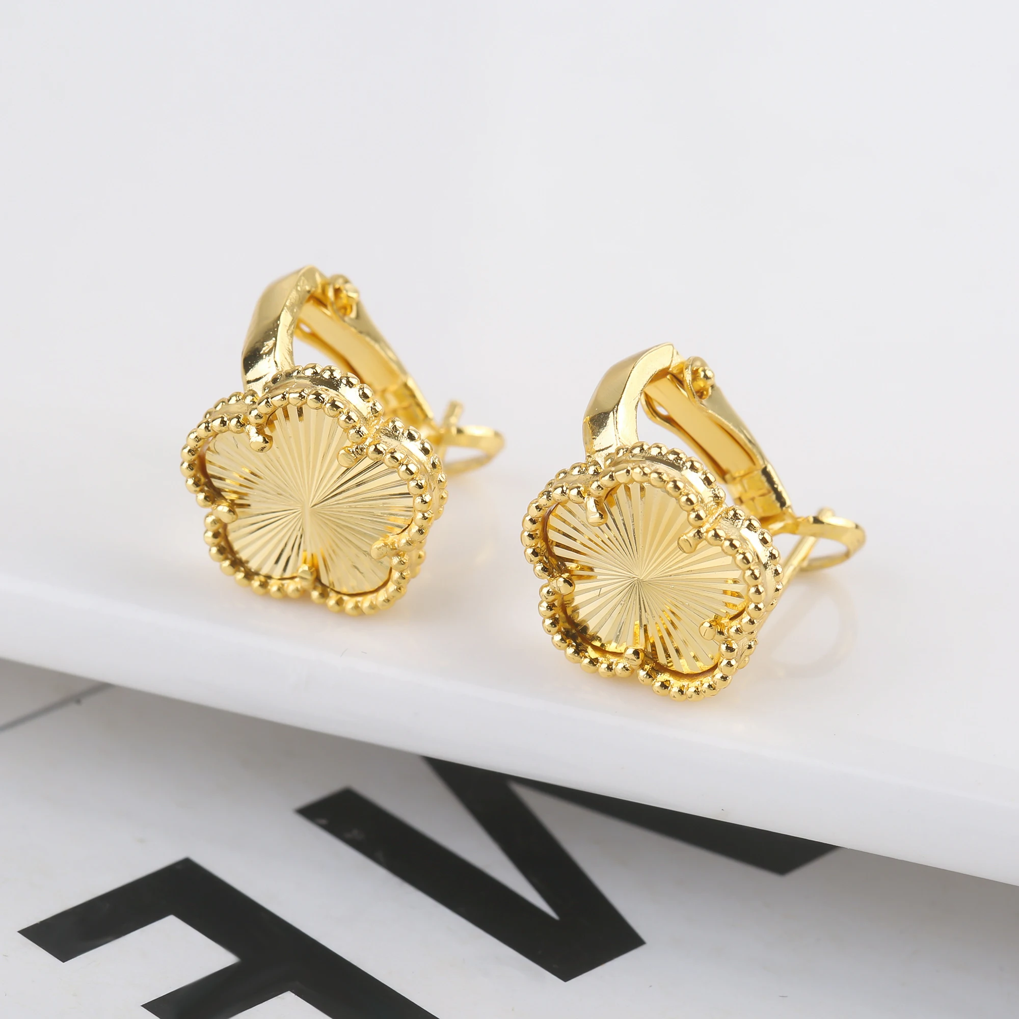 2025 Luxury Hot Selling Shiny Metal New Design Plant Five Leaf Flower Set 15mm Double Sided Women's Gilded Gift Clover