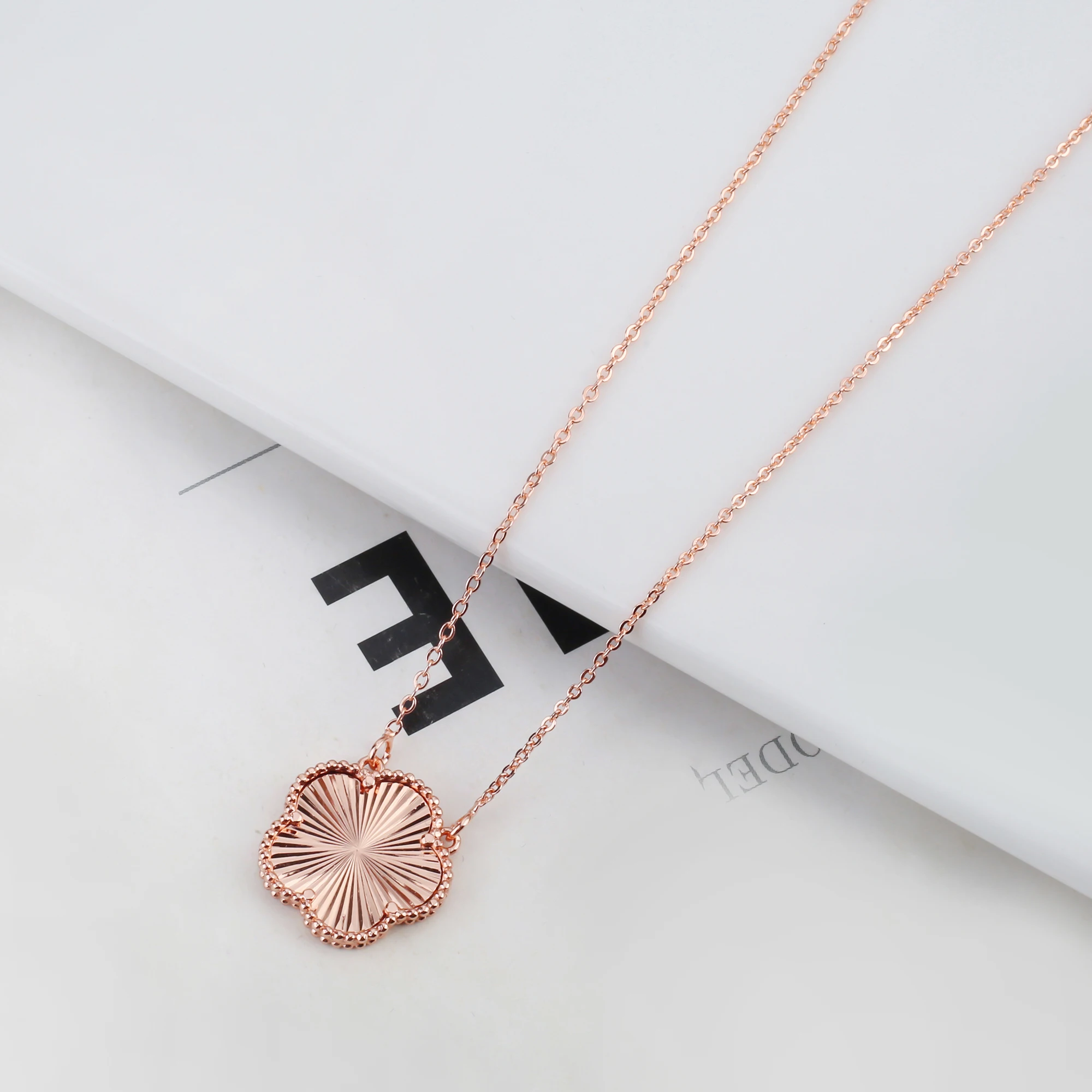 2025 Luxury Hot Selling Shiny Metal New Design Plant Five Leaf Flower Set 15mm Double Sided Women's Gilded Gift Clover