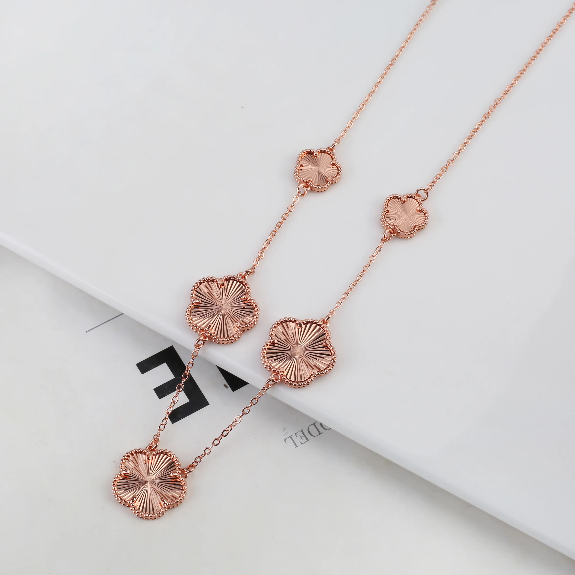 2025 Luxury Hot Selling Shiny Metal New Design Plant Five Leaf Flower Set 15mm Double Sided Women's Gilded Gift Clover