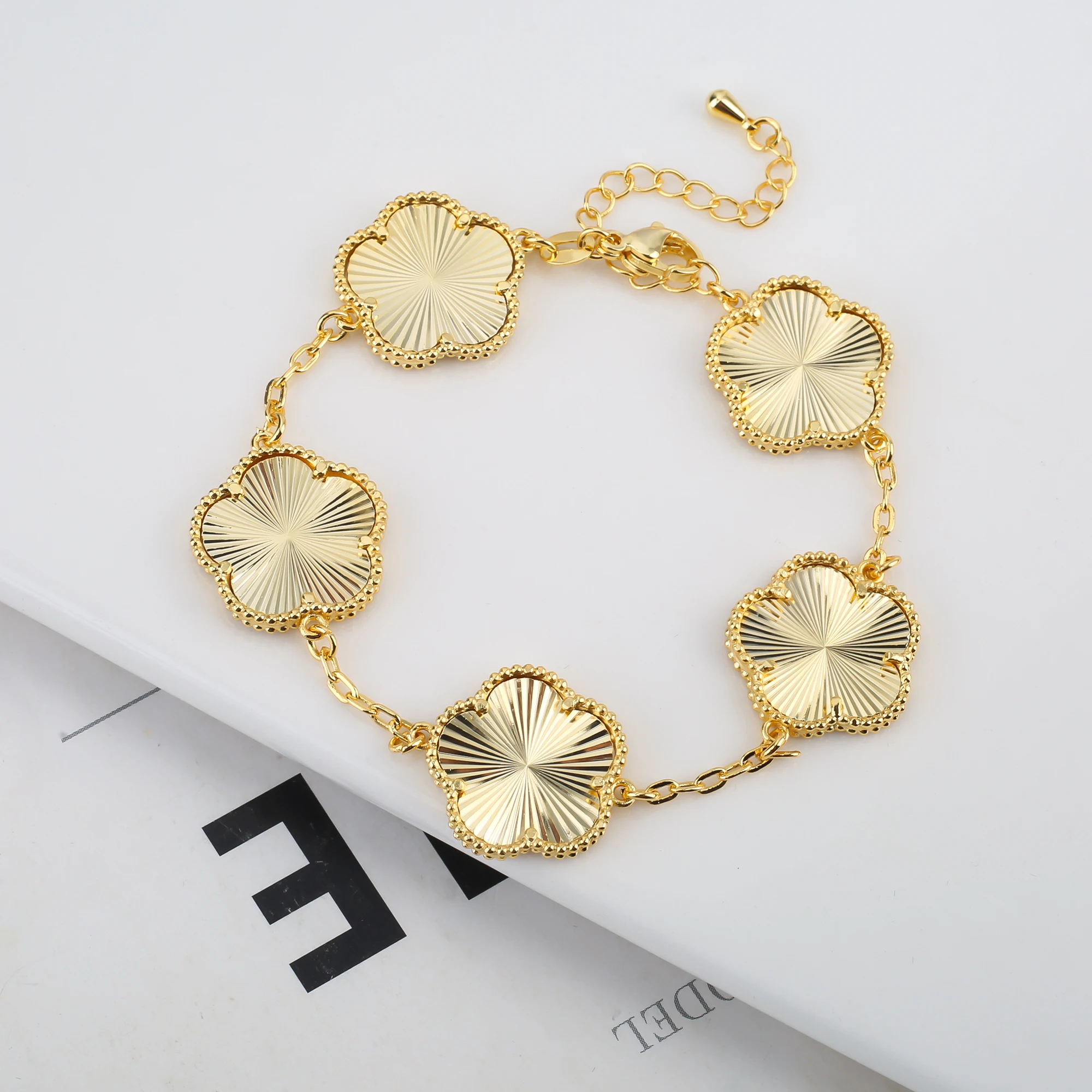 2025 Luxury Hot Selling Shiny Metal New Design Plant Five Leaf Flower Set 15mm Double Sided Women's Gilded Gift Clover
