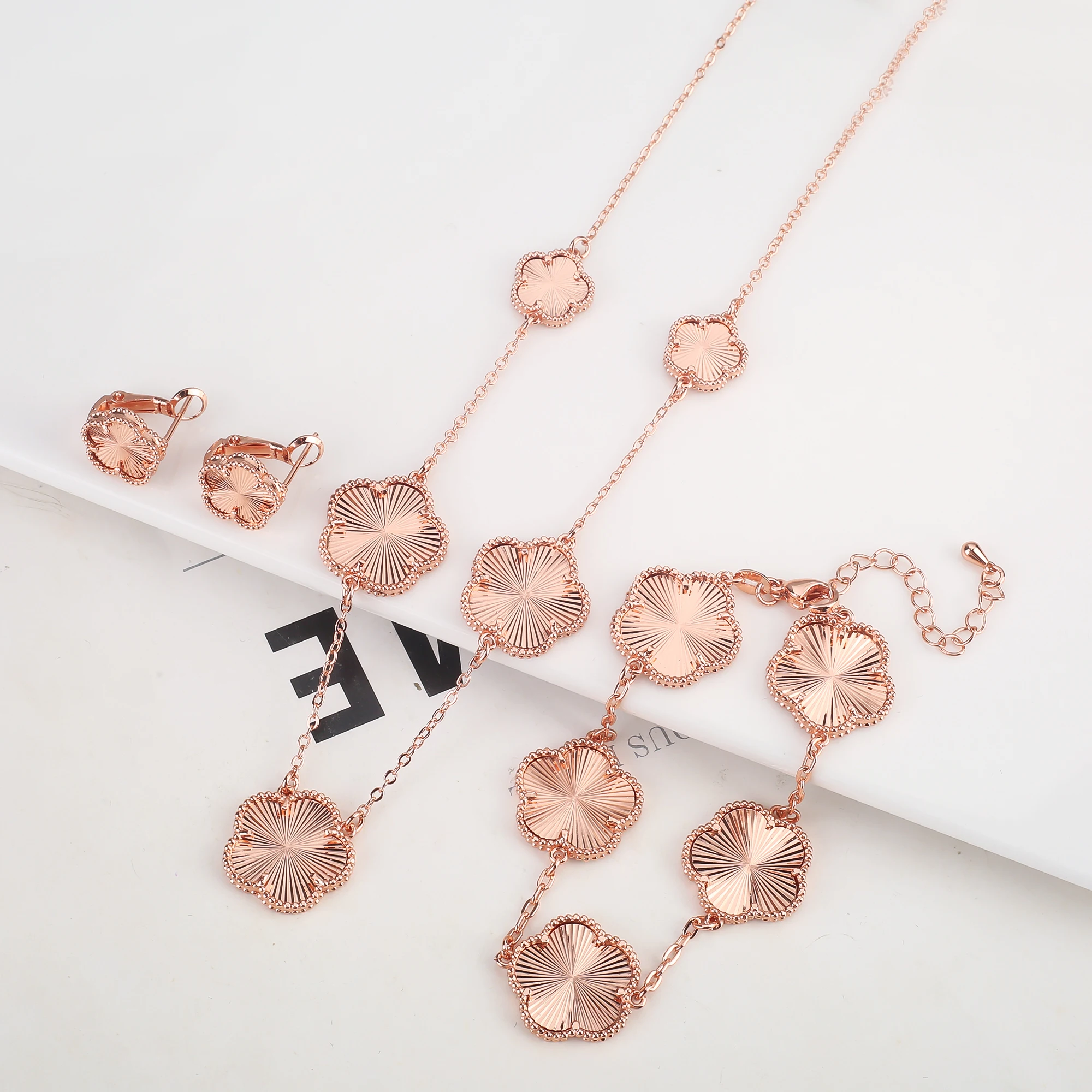 2025 Luxury Hot Selling Shiny Metal New Design Plant Five Leaf Flower Set 15mm Double Sided Women's Gilded Gift Clover