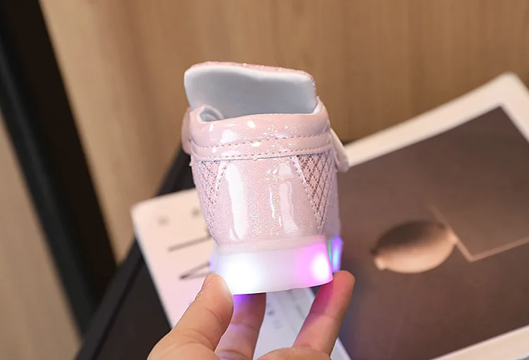 Kid Tennis 2025 Spring And Autumn Children LED Sneakers Boys Glowing Shoes kids Baby Girls Toddler Shoes with Light Up Luminous