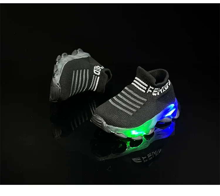 Boys and girls' flying woven sports socks and shoes with LED lights, summer new breathable and elastic children's shoes