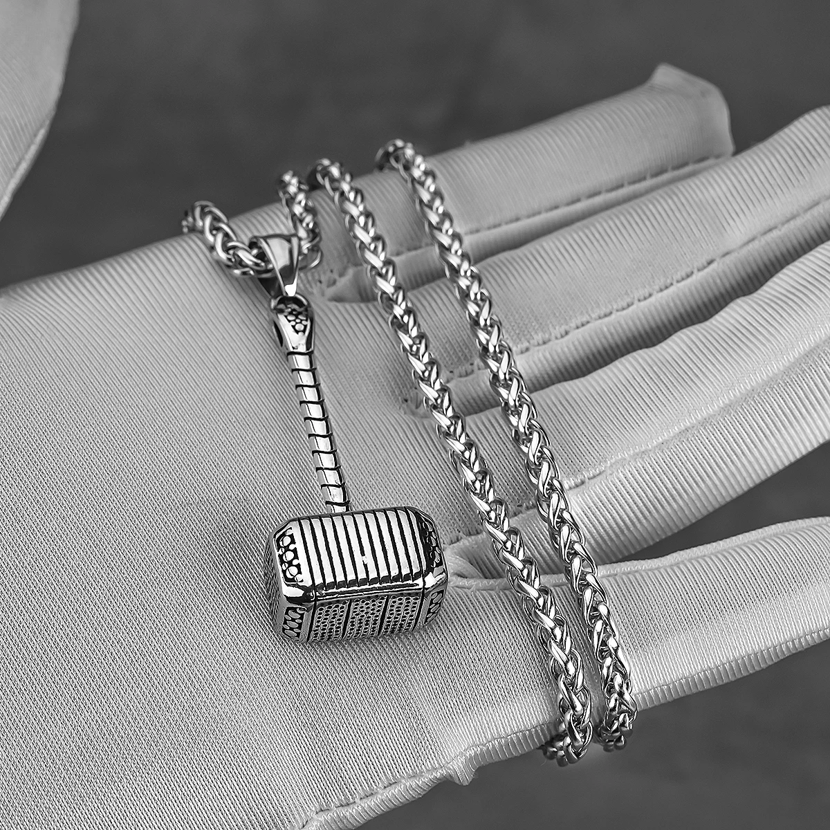 Stainless Steel Viking Thor Hammer Mjölnir Pendant Necklace Nordic Mythology Amulet for Men Women Halloween Party Gift
