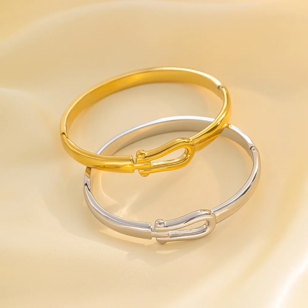 New horseshoe buckle glossy couple bracelet stainless steel gold-plated 18K non-fading, suitable for jewelry gifts