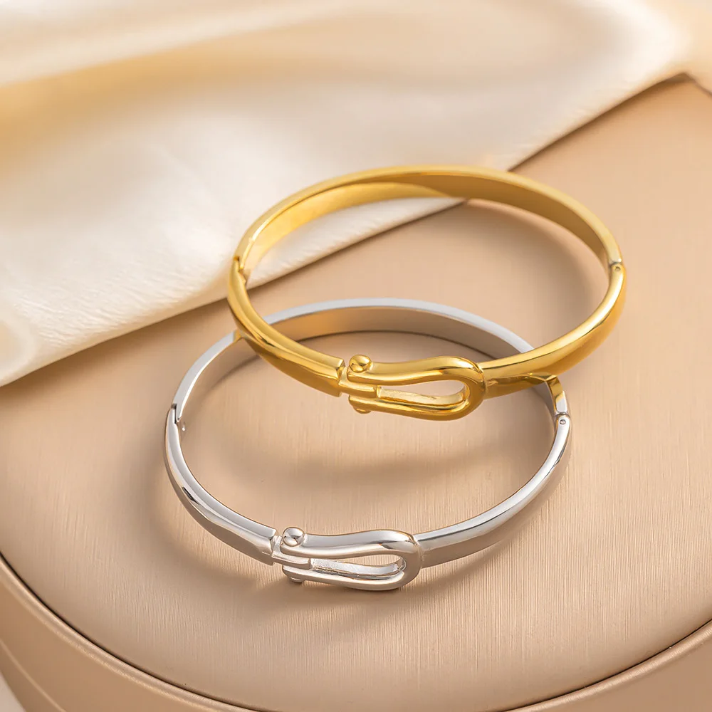 New horseshoe buckle glossy couple bracelet stainless steel gold-plated 18K non-fading, suitable for jewelry gifts