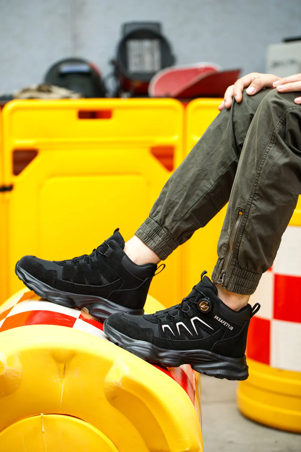 Men's New High-Top Knob Buckle Lightweight Breathable Anti-Smash Steel Head Anti-Stabbing Safety Protection Work Shoes