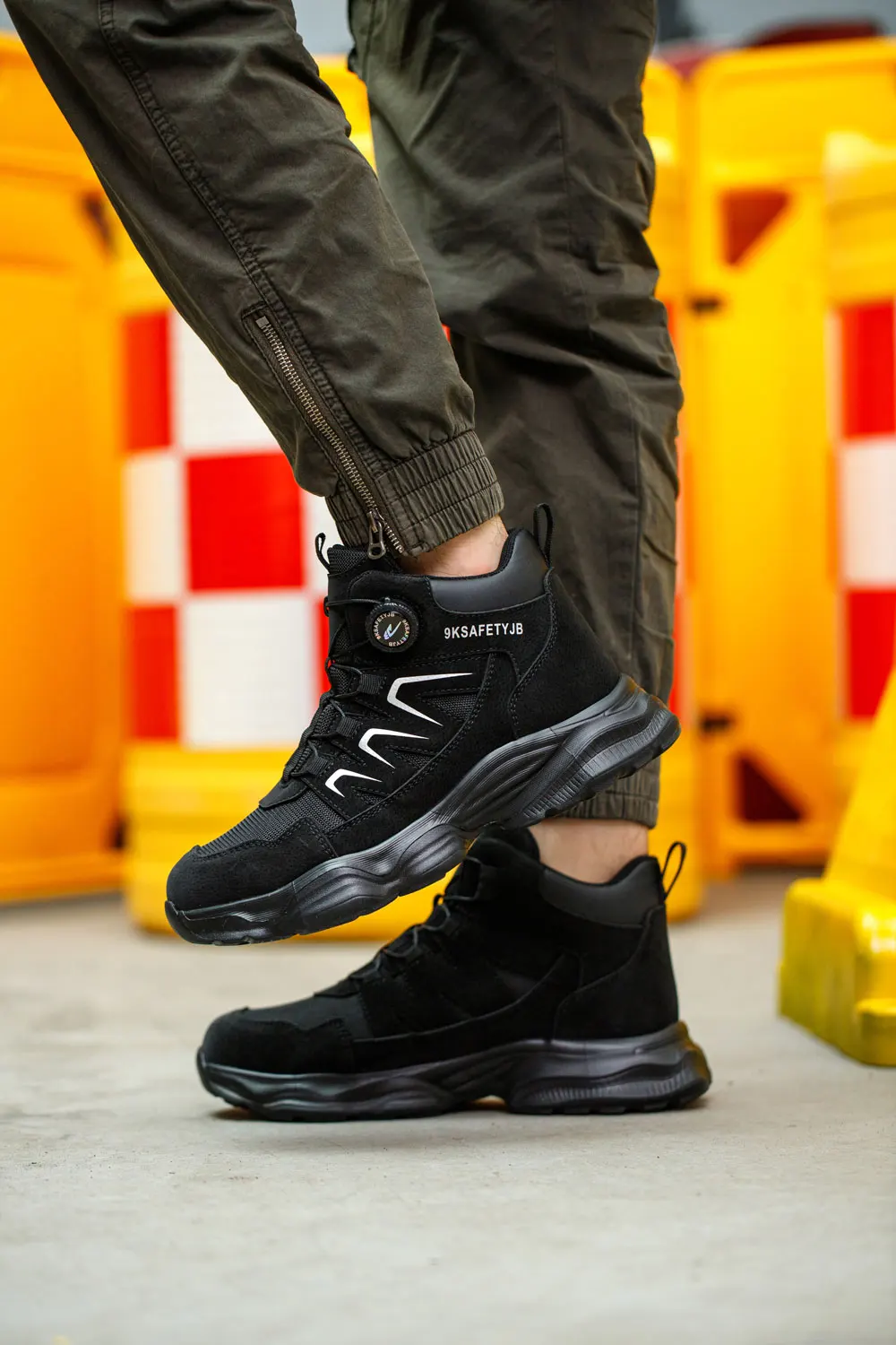 Men's New High-Top Knob Buckle Lightweight Breathable Anti-Smash Steel Head Anti-Stabbing Safety Protection Work Shoes