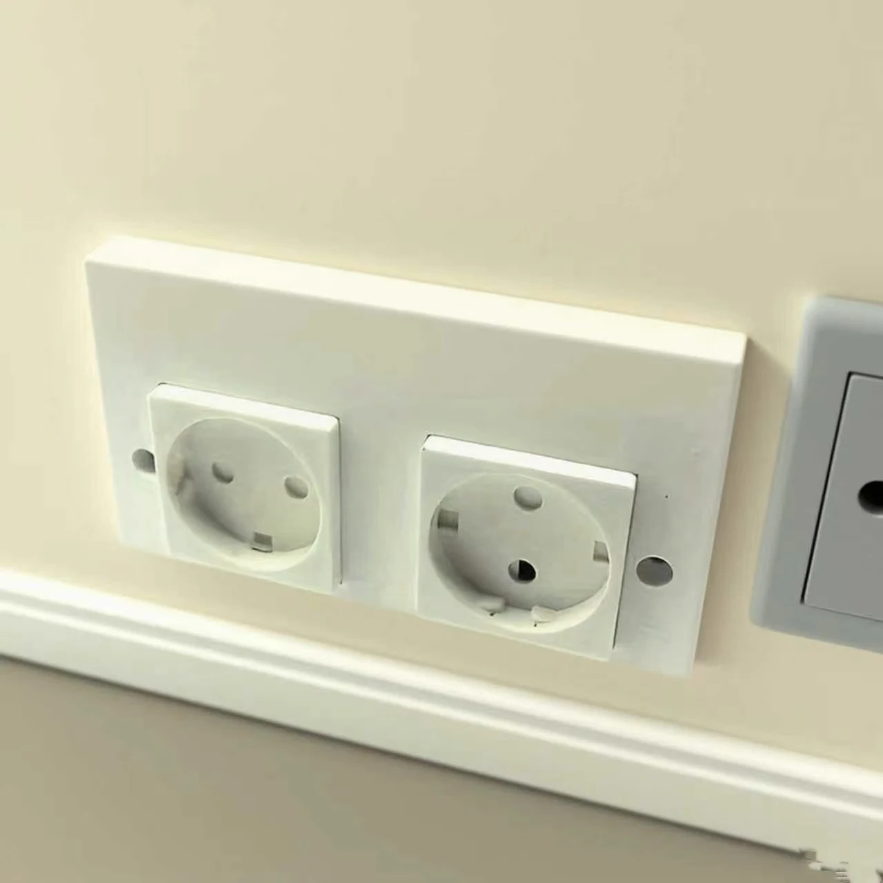 1PC European-Style Socket Diversion Safe with Vintage Key Steel Security Casing Extra-Large Hidden Drawer for Home Office
