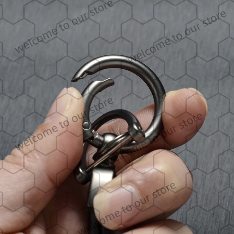 1PCS For Peugeot 106 107 206 207 French Tricolor Logo Carbon Fiber Textured Leather Car Keychain Horseshoe Buckle Key Chain