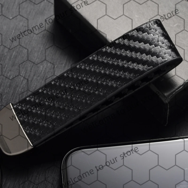 1PCS For Peugeot 106 107 206 207 French Tricolor Logo Carbon Fiber Textured Leather Car Keychain Horseshoe Buckle Key Chain