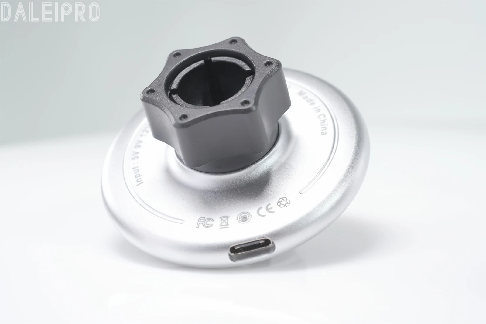 Designed for Renault Grand Koleos 2024 2025 Phone Holder Car Magnetic Mount Smart Sensing Wireless Charging One-Touch Release Qi