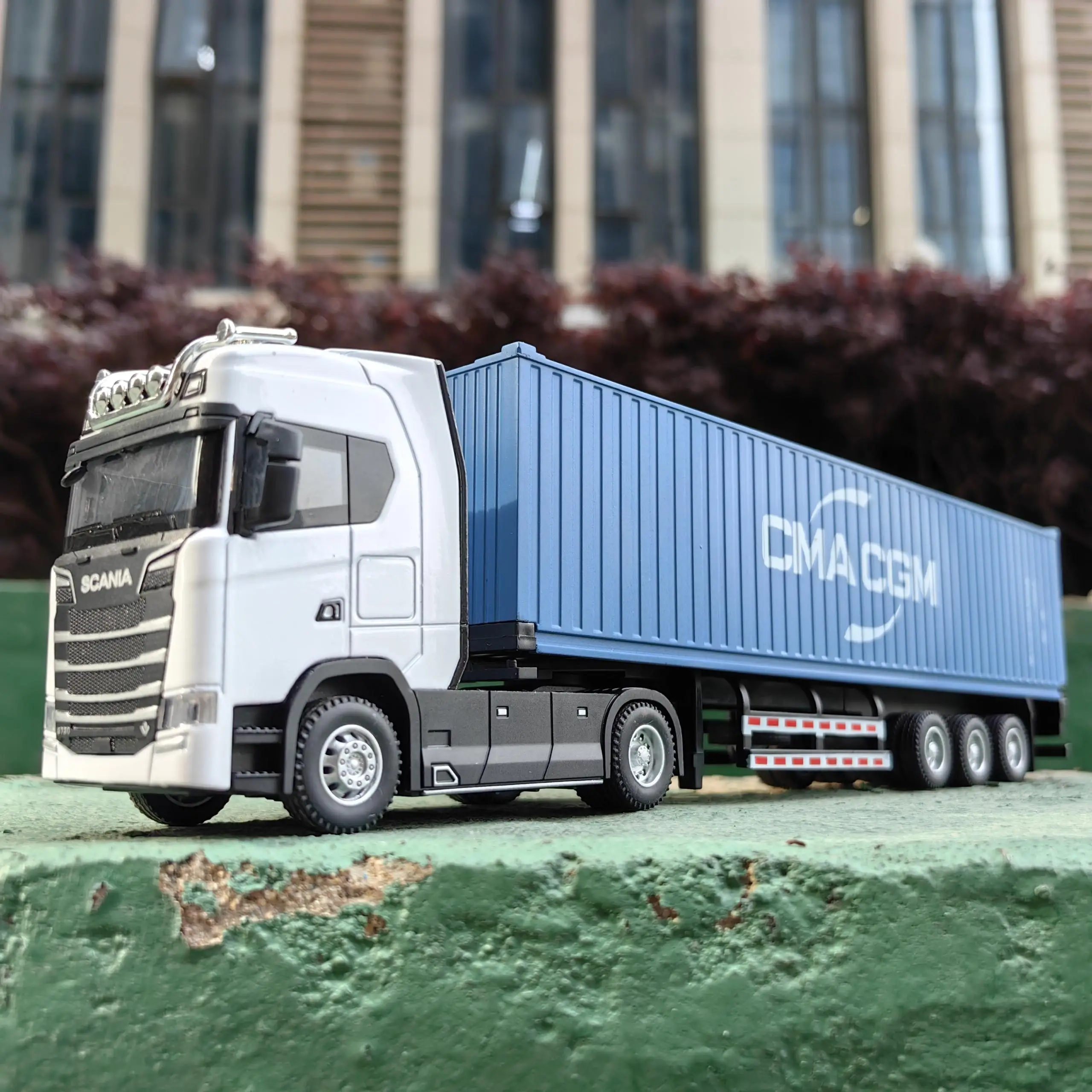 1/50 Simulation Large Truck Toy Car Model Alloy Diecast Transport Container Vehicle Car For Boy Gifts with Sound Light Pull Back