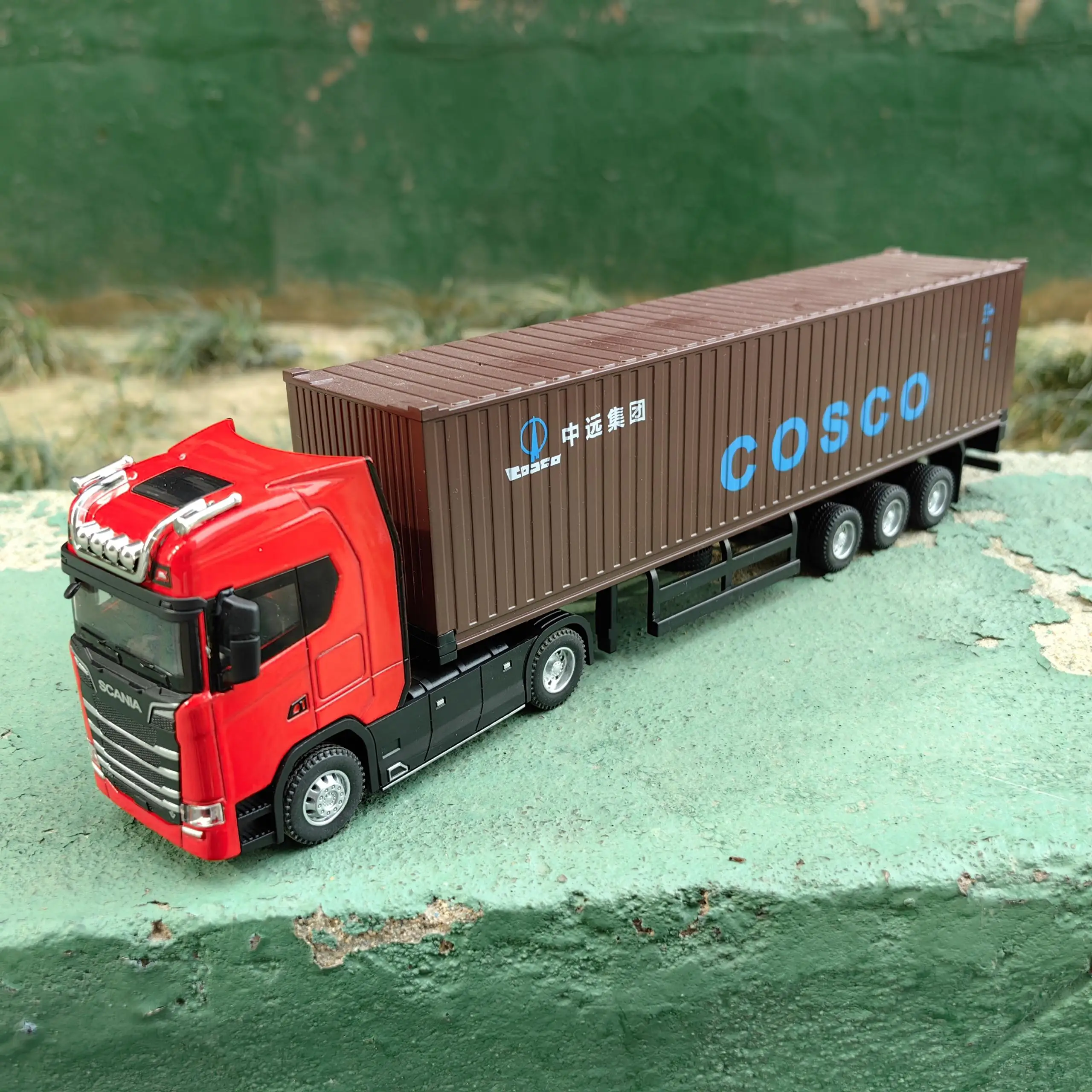 1/50 Simulation Large Truck Toy Car Model Alloy Diecast Transport Container Vehicle Car For Boy Gifts with Sound Light Pull Back