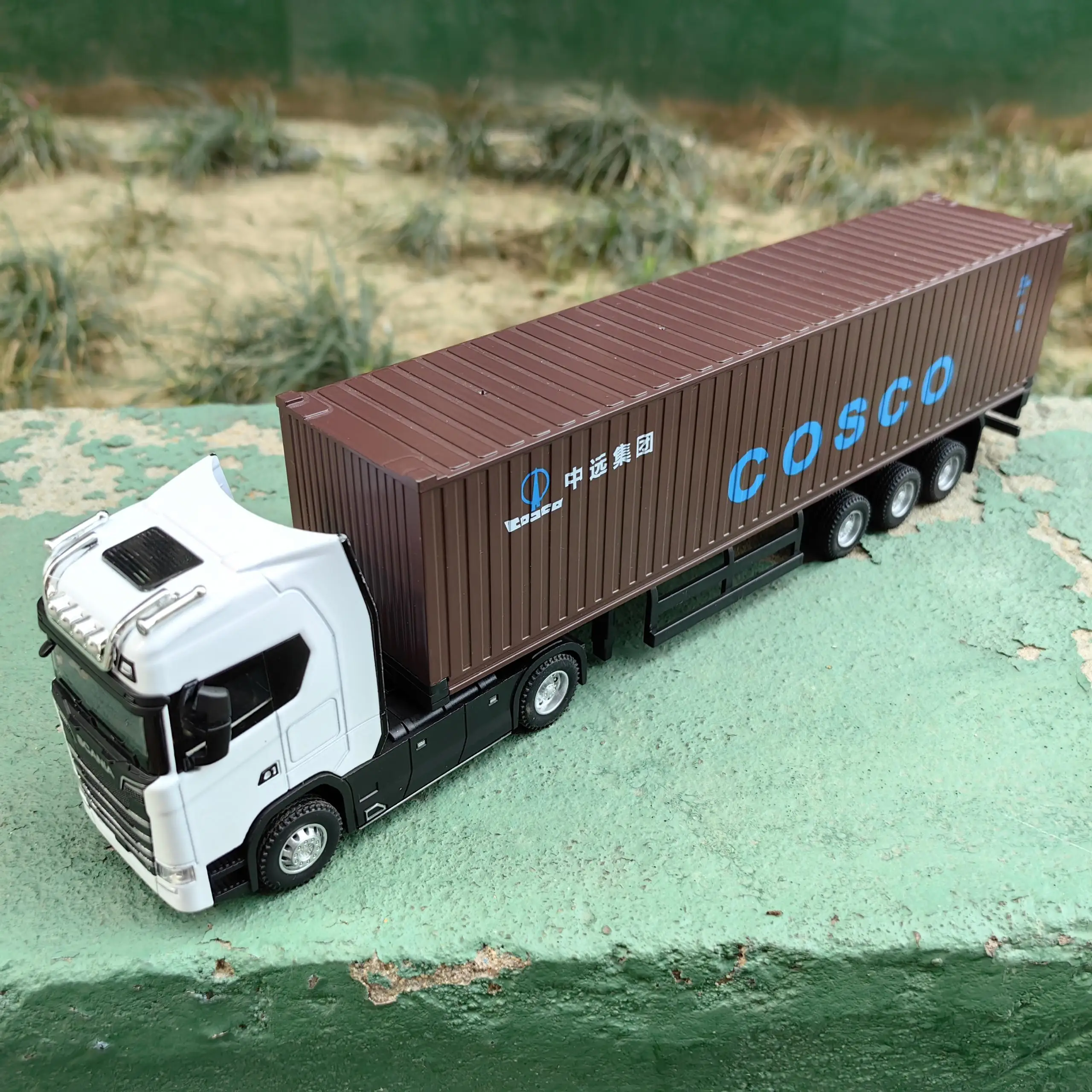 1/50 Simulation Large Truck Toy Car Model Alloy Diecast Transport Container Vehicle Car For Boy Gifts with Sound Light Pull Back