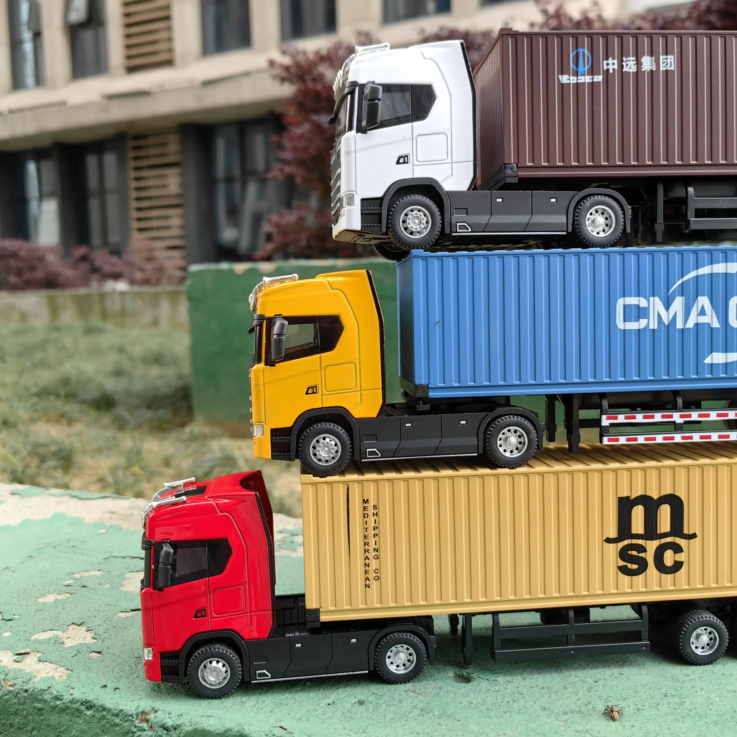 1/50 Simulation Large Truck Toy Car Model Alloy Diecast Transport Container Vehicle Car For Boy Gifts with Sound Light Pull Back