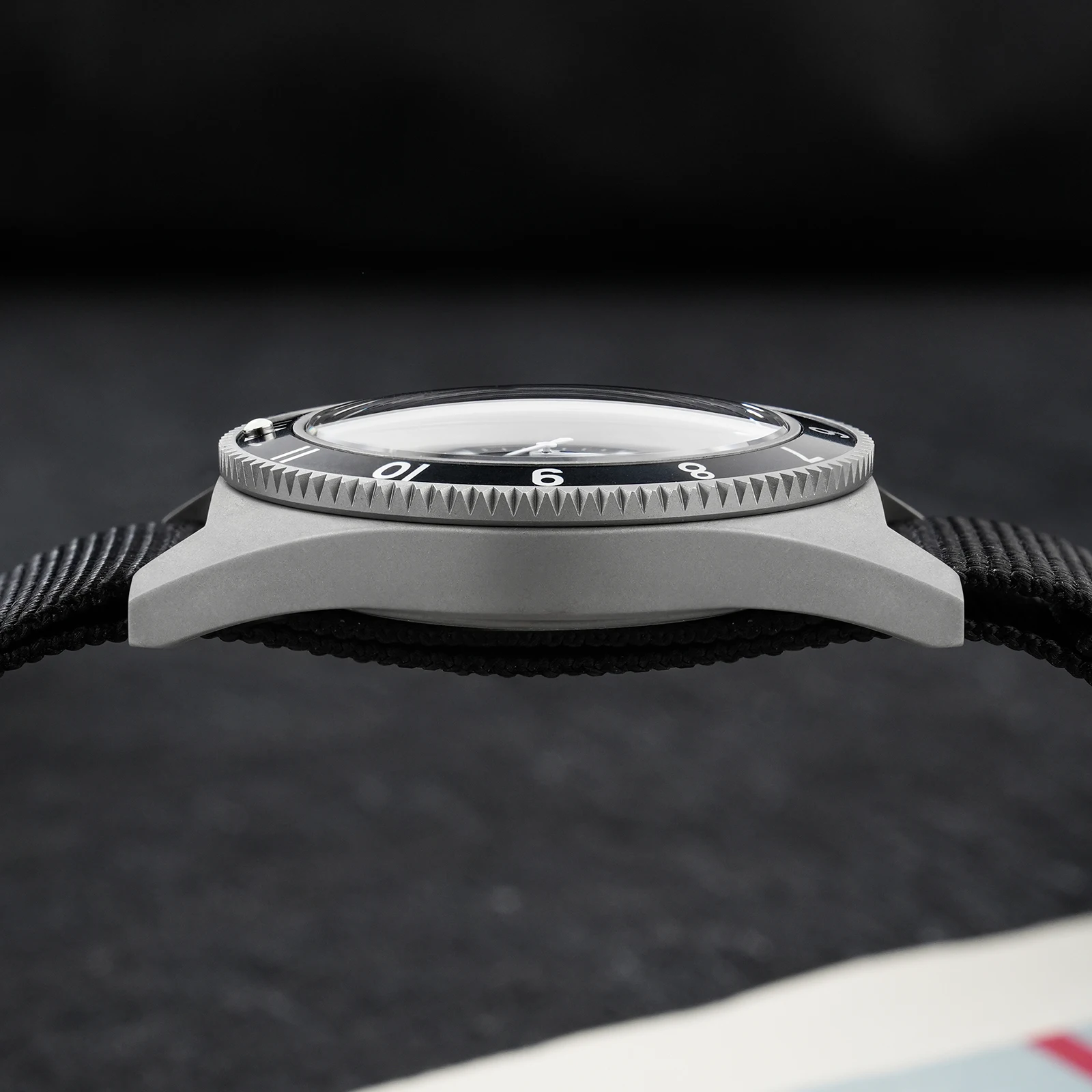 Watchdives WD1972 Quartz Watch VH31 Sweep Seconds Movement Sapphire Crystal BGW9 Luminous 20Bar Waterproof Wristwatch