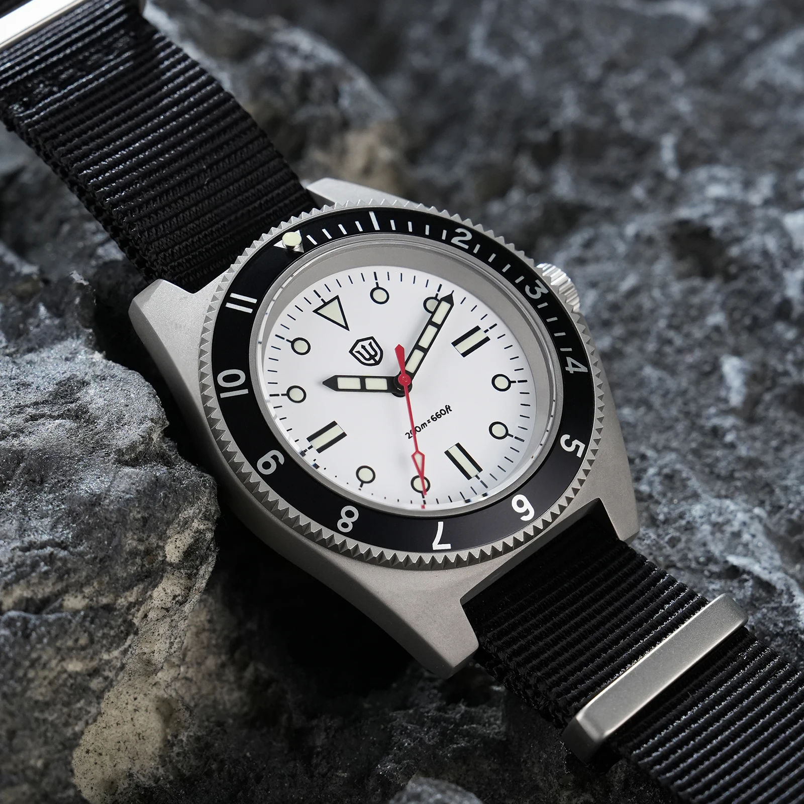 Watchdives WD1972 Quartz Watch VH31 Sweep Seconds Movement Sapphire Crystal BGW9 Luminous 20Bar Waterproof Wristwatch