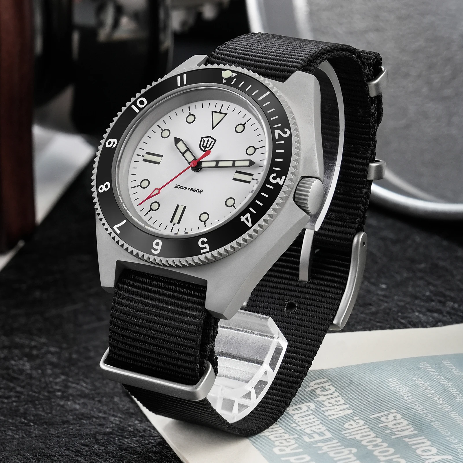 Watchdives WD1972 Quartz Watch VH31 Sweep Seconds Movement Sapphire Crystal BGW9 Luminous 20Bar Waterproof Wristwatch