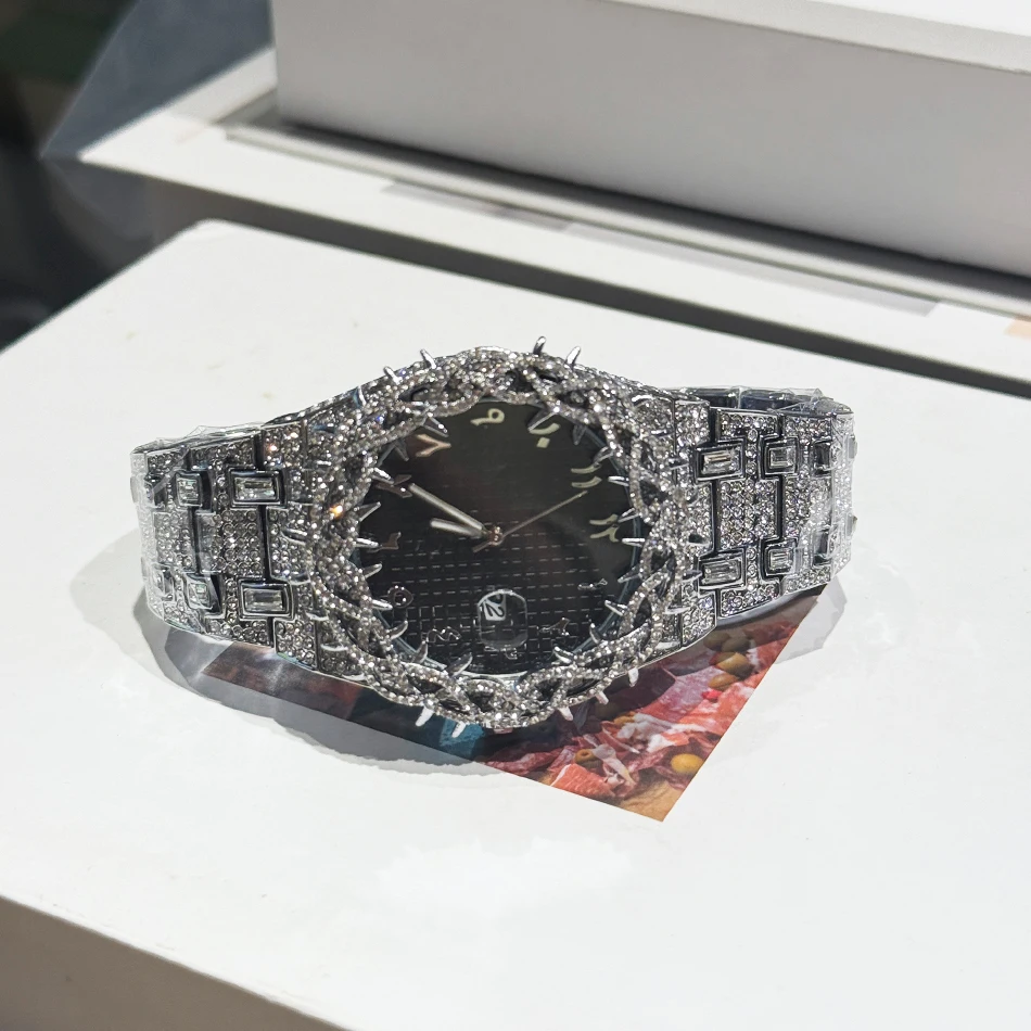 Luxury Full Diamond Men's Quartz Watch Thorn Bracelet Hip Hop Style Date Display with Luminous Function Men Business Wristwatch