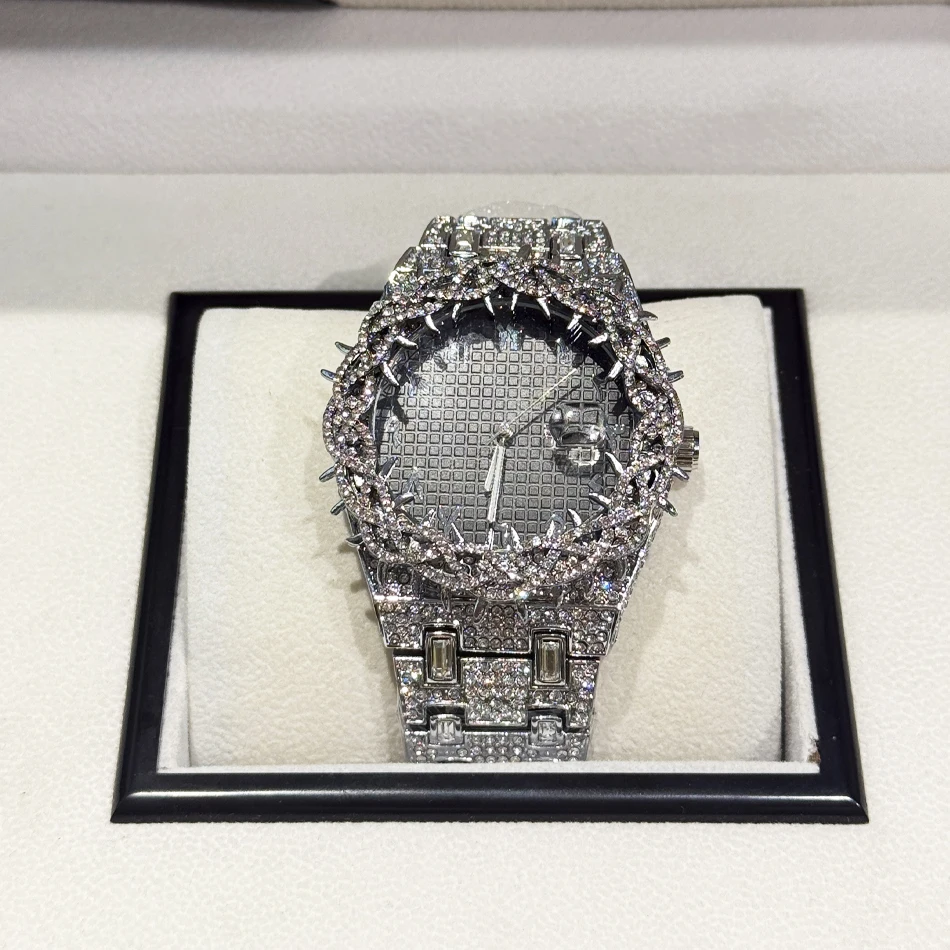 Luxury Full Diamond Men's Quartz Watch Thorn Bracelet Hip Hop Style Date Display with Luminous Function Men Business Wristwatch