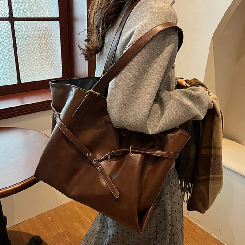 Brown Large Capacity Vintage Tote Bag Metal Buckle Decor Casual Shoulder Bags Versatile Commuter Handbag Women's Elagant Bag