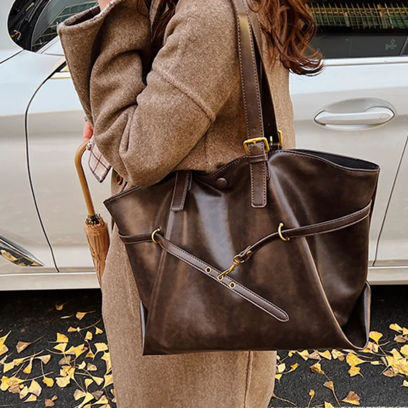 Brown Large Capacity Vintage Tote Bag Metal Buckle Decor Casual Shoulder Bags Versatile Commuter Handbag Women's Elagant Bag