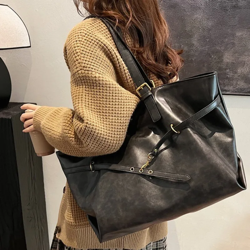 Brown Large Capacity Vintage Tote Bag Metal Buckle Decor Casual Shoulder Bags Versatile Commuter Handbag Women's Elagant Bag