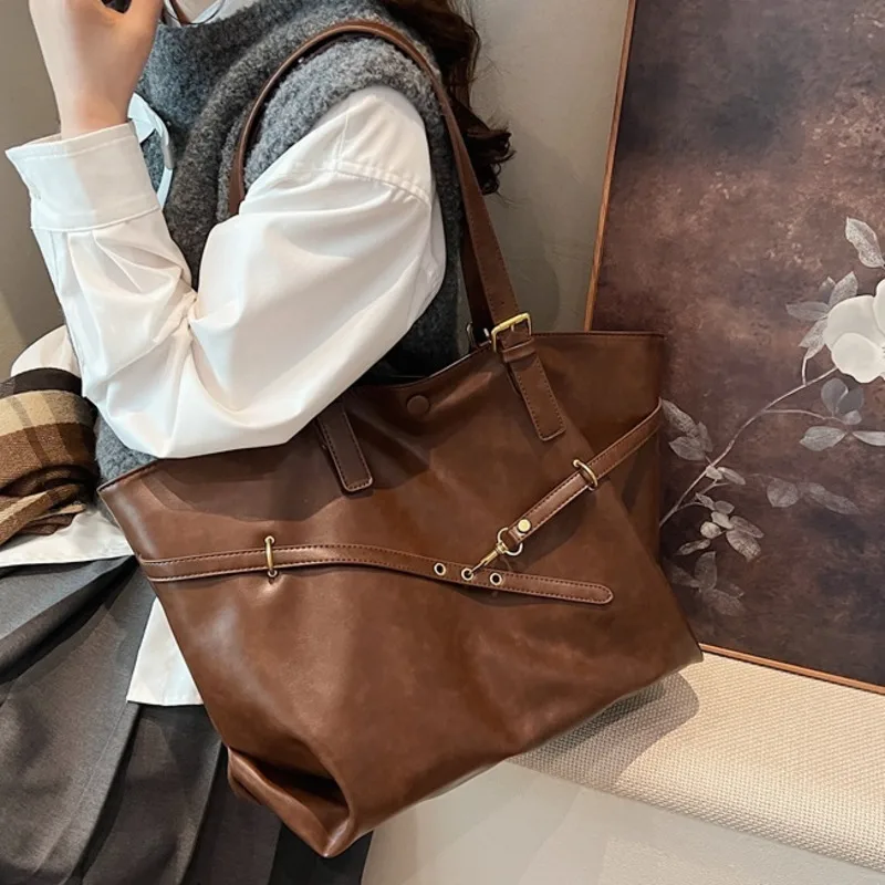 Brown Large Capacity Vintage Tote Bag Metal Buckle Decor Casual Shoulder Bags Versatile Commuter Handbag Women's Elagant Bag