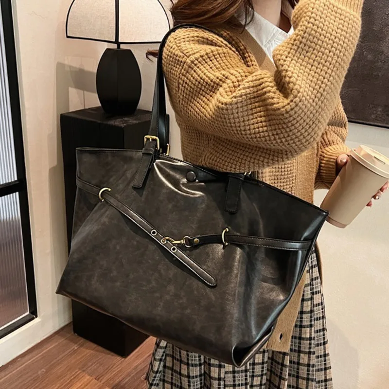 Brown Large Capacity Vintage Tote Bag Metal Buckle Decor Casual Shoulder Bags Versatile Commuter Handbag Women's Elagant Bag
