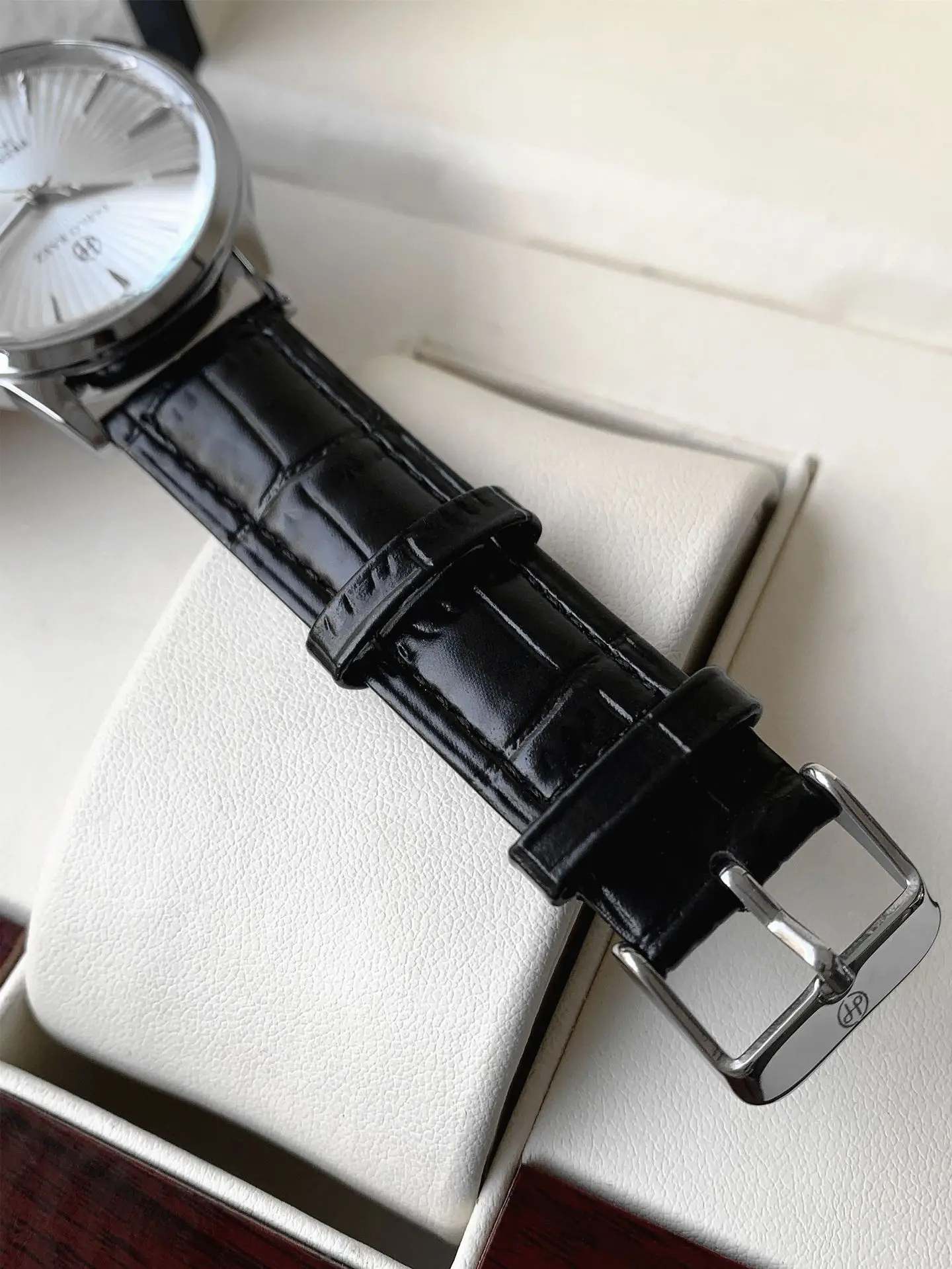 Men's Watch Brand Business Watches Waterproof Calendar Leather Strap Male Quartz Wristwatches (Comes with Box and Spare Battery)
