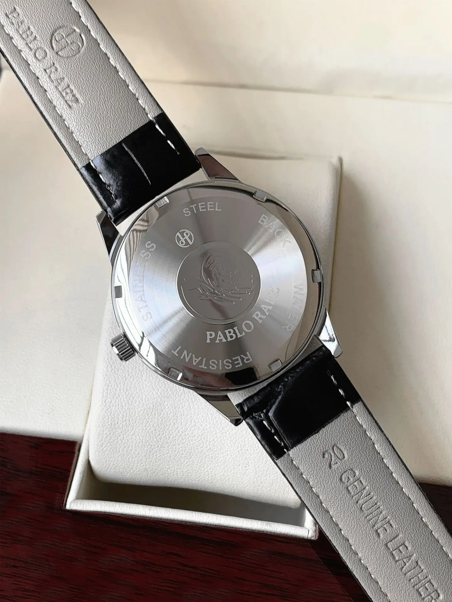 Men's Watch Brand Business Watches Waterproof Calendar Leather Strap Male Quartz Wristwatches (Comes with Box and Spare Battery)